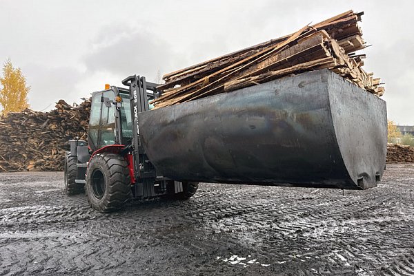 LEOTRACK 50B с ковшом
